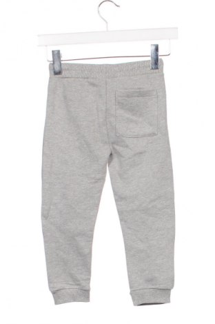 Kinder Sporthose Guess, Größe 4-5y/ 110-116 cm, Farbe Grau, Preis € 40,72