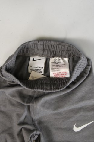 Detské tepláky Nike, Veľkosť 9-12m/ 74-80 cm, Farba Sivá, Cena  13,95 €