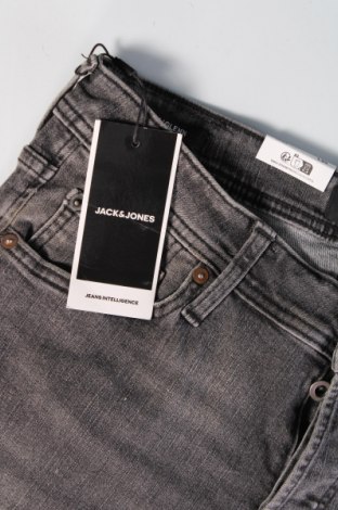 Pánske džínsy  Jack & Jones, Veľkosť M, Farba Sivá, Cena  12,95 €