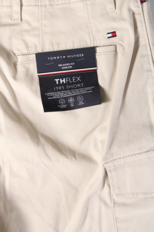 Pantaloni scurți de bărbați Tommy Hilfiger, Mărime M, Culoare Bej, Preț 542,76 Lei