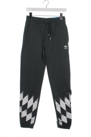 Pantaloni trening de bărbați Adidas Originals, Mărime XS, Culoare Verde, Preț 152,96 Lei