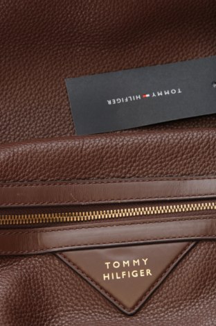 Раница Tommy Hilfiger, Цвят Кафяв, Цена 407,49 лв.