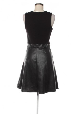 Kleid About You, Größe M, Farbe Schwarz, Preis 9,99 €