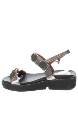 Sandalen, Größe 39, Farbe Silber, Preis 9,99 €