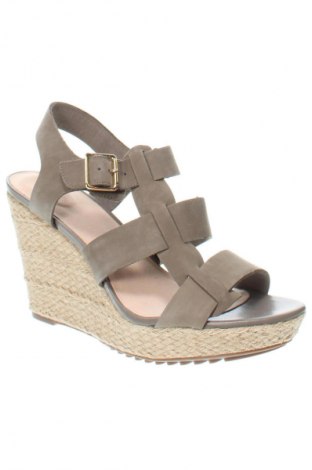 Sandale Clarks, Mărime 40, Culoare Gri, Preț 234,08 Lei