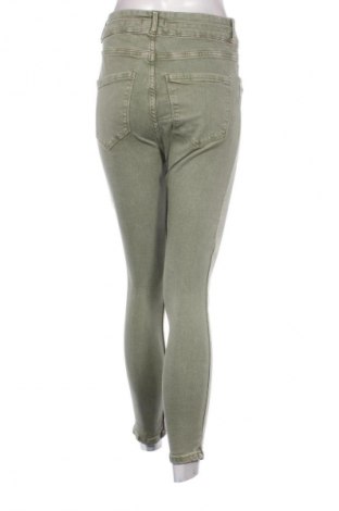 Damskie jeansy Bershka, Rozmiar M, Kolor Zielony, Cena 66,99 zł