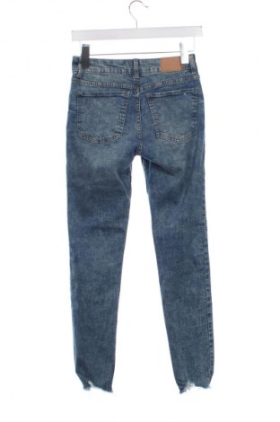 Dámské džíny  Bershka, Velikost XS, Barva Modrá, Cena  367,00 Kč