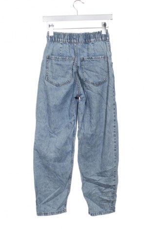 Damskie jeansy Bershka, Rozmiar XS, Kolor Niebieski, Cena 95,99 zł