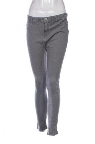 Γυναικείο Τζίν Bershka, Μέγεθος XL, Χρώμα Γκρί, Τιμή 18,99 €