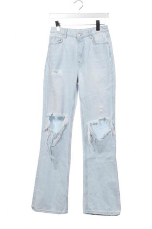 Γυναικείο Τζίν Bershka, Μέγεθος S, Χρώμα Μπλέ, Τιμή 15,00 €