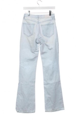 Γυναικείο Τζίν Bershka, Μέγεθος S, Χρώμα Μπλέ, Τιμή 15,00 €
