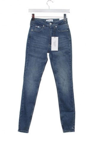 Дамски дънки Calvin Klein Jeans, Размер S, Цвят Син, Цена 159,99 лв.