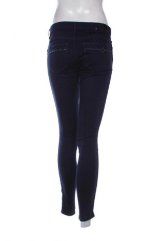 Damskie jeansy Guess, Rozmiar M, Kolor Niebieski, Cena 245,99 zł
