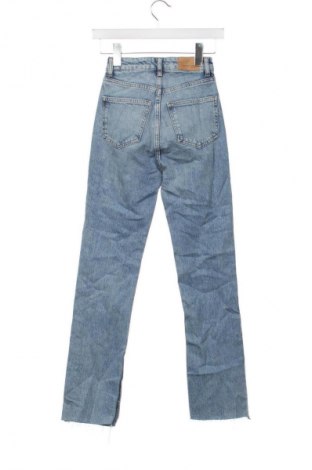 Damskie jeansy Perfect Jeans By Gina Tricot, Rozmiar XXS, Kolor Niebieski, Cena 111,99 zł