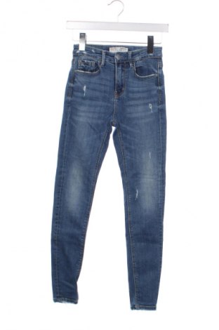 Dámské džíny  Stradivarius, Velikost XS, Barva Modrá, Cena  367,00 Kč
