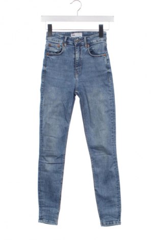 Damskie jeansy Zara, Rozmiar XS, Kolor Niebieski, Cena 62,07 zł