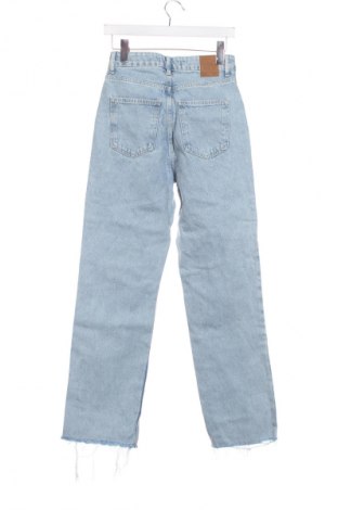 Дамски дънки Zara, Размер XS, Цвят Син, Цена 27,37 лв.