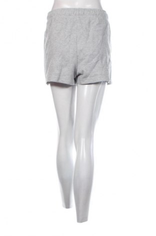 Női rövidnadrág Adidas, Méret XL, Szín Szürke, Ár 9 219 Ft