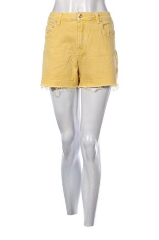 Pantaloni scurți de femei Bershka, Mărime S, Culoare Galben, Preț 51,45 Lei