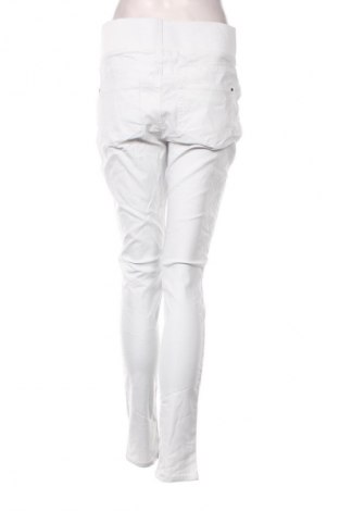 Damen Shorts Free Quent, Größe XL, Farbe Weiß, Preis 16,99 €