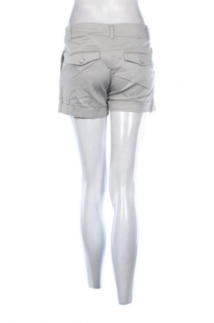 Pantaloni scurți de femei H&M, Mărime M, Culoare Gri, Preț 51,45 Lei