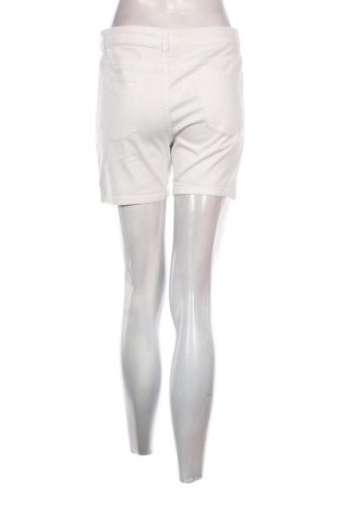 Damen Shorts Janina, Größe M, Farbe Weiß, Preis € 10,00