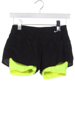 Γυναικείο κοντό παντελόνι Nike, Μέγεθος XS, Χρώμα Μαύρο, Τιμή 21,99 €