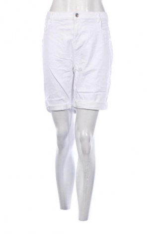 Damen Shorts ONLY Carmakoma, Größe XL, Farbe Weiß, Preis 14,99 €