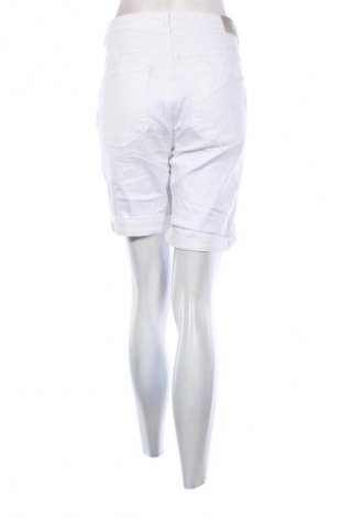 Damen Shorts ONLY Carmakoma, Größe XL, Farbe Weiß, Preis 14,99 €