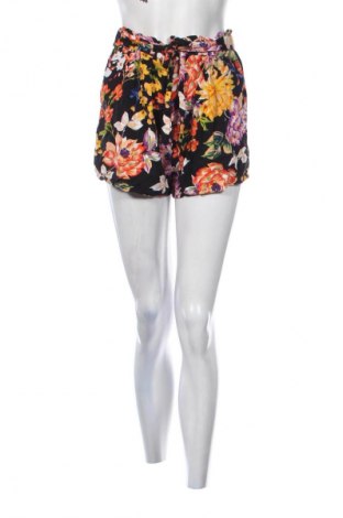 Damen Shorts Stradivarius, Größe S, Farbe Mehrfarbig, Preis 10,00 €