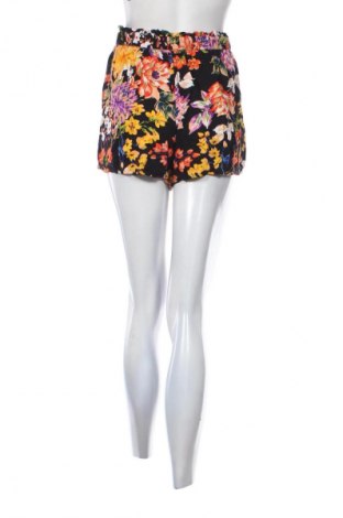 Damen Shorts Stradivarius, Größe S, Farbe Mehrfarbig, Preis 10,00 €