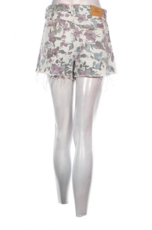 Damen Shorts Stradivarius, Größe M, Farbe Mehrfarbig, Preis 9,72 €