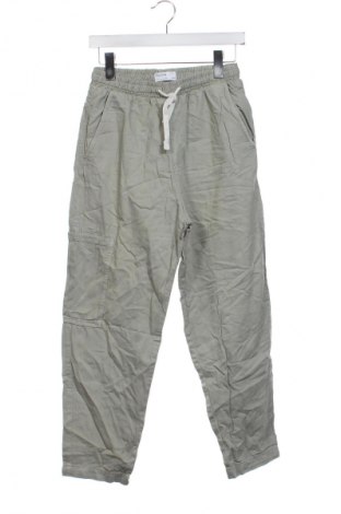 Дамски панталон Bershka, Размер S, Цвят Зелен, Цена 29,99 лв.