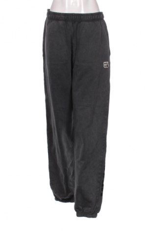 Дамско спортно долнище Hugo Boss, Размер XL, Цвят Сив, Цена 82,00 лв.