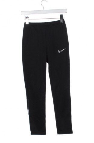 Детско спортно долнище Nike, Размер 11-12y/ 152-158 см, Цвят Черен, Цена 34,99 лв.