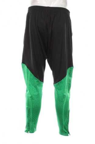 Pantaloni trening de bărbați Nike, Mărime XXL, Culoare Multicolor, Preț 163,99 Lei