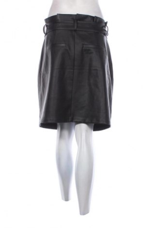 Пола Vero Moda, Размер XL, Цвят Черен, Цена 46,99 лв.