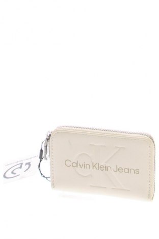 Портмоне Calvin Klein Jeans, Цвят Екрю, Цена 79,99 лв.