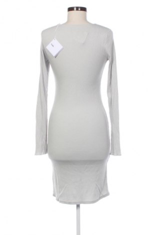 Kleid Aada Studios, Größe M, Farbe Grün, Preis 74,99 €