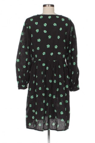 Kleid B.Young, Größe M, Farbe Mehrfarbig, Preis 33,99 €