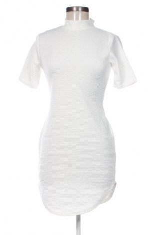 Kleid Boohoo, Größe M, Farbe Weiß, Preis € 14,83
