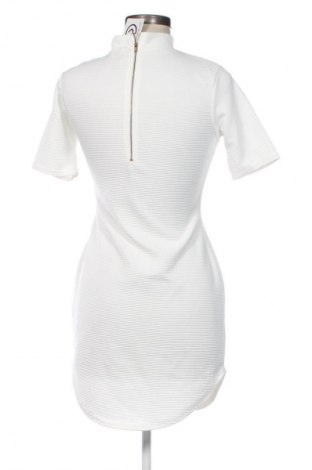 Kleid Boohoo, Größe M, Farbe Weiß, Preis € 14,83
