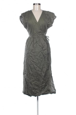 Kleid C&A, Größe M, Farbe Grün, Preis 23,99 €