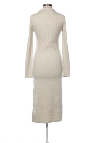 Рокля Calvin Klein Jeans, Размер S, Цвят Бежов, Цена 169,99 лв.