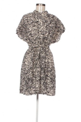 Рокля H&M, Размер M, Цвят Многоцветен, Цена 29,99 лв.