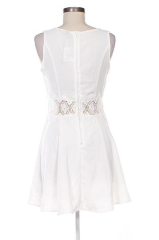 Рокля H&M Divided, Размер M, Цвят Бял, Цена 23,99 лв.