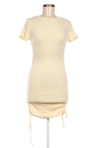Sukienka Pull&Bear, Rozmiar L, Kolor Żółty, Cena 66,99 zł