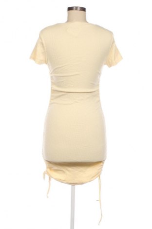 Sukienka Pull&Bear, Rozmiar L, Kolor Żółty, Cena 66,99 zł