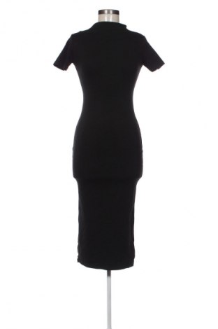 Kleid Pull&Bear, Größe M, Farbe Schwarz, Preis 24,05 €