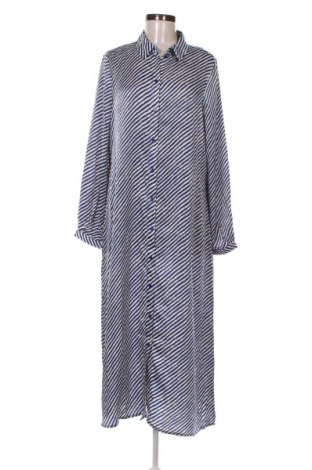 Рокля Vero Moda, Размер M, Цвят Многоцветен, Цена 77,99 лв.